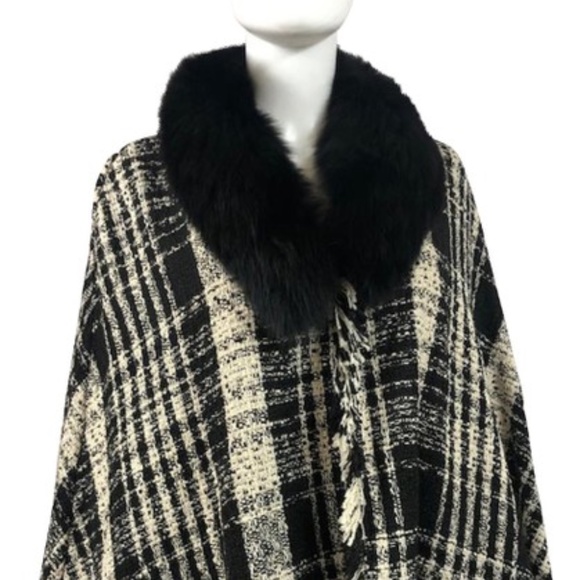 NIEMAN MARCUS -NEW CREAM/BLACK PATTERN CAPE